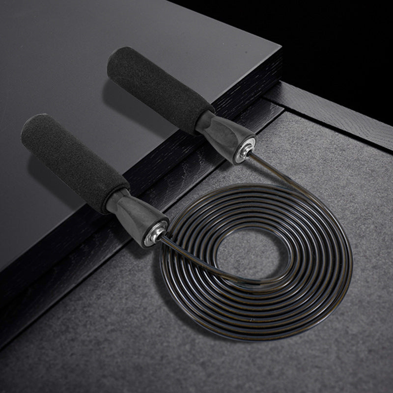 Verstellbares Springseil mit Schaumstoffgriffen